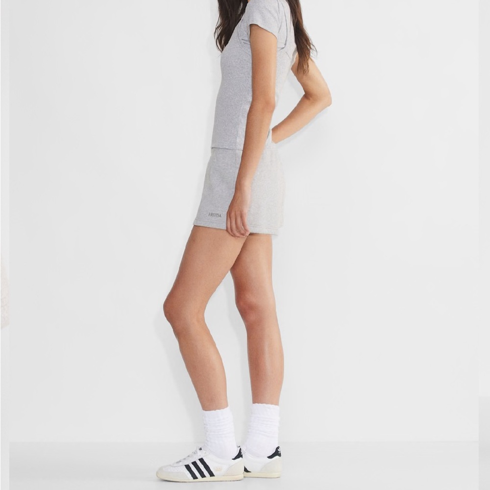 Aritzia Cozy Sweatfleece Boyfriend Lo-Rise Mini Short - Picture 3 of 11